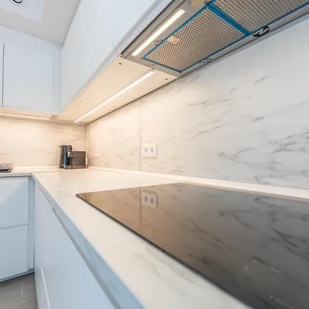 Stunning Views, Terrace, Pool, Wifi & Near Centre Apartment