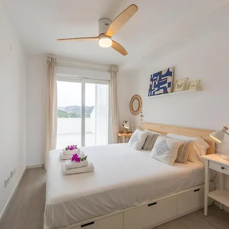 Apartment Stunning Views, Terrace, Pool, Wifi & Near Centre
