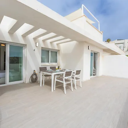 Apartment Stunning Views, Terrace, Pool, Wifi & Near Centre