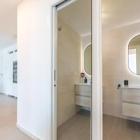 Apartment Stunning Views, Terrace, Pool, Wifi & Near Centre *