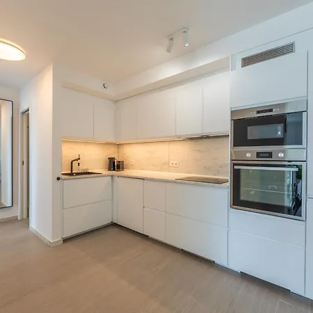 Stunning Views, Terrace, Pool, Wifi & Near Centre Apartment *