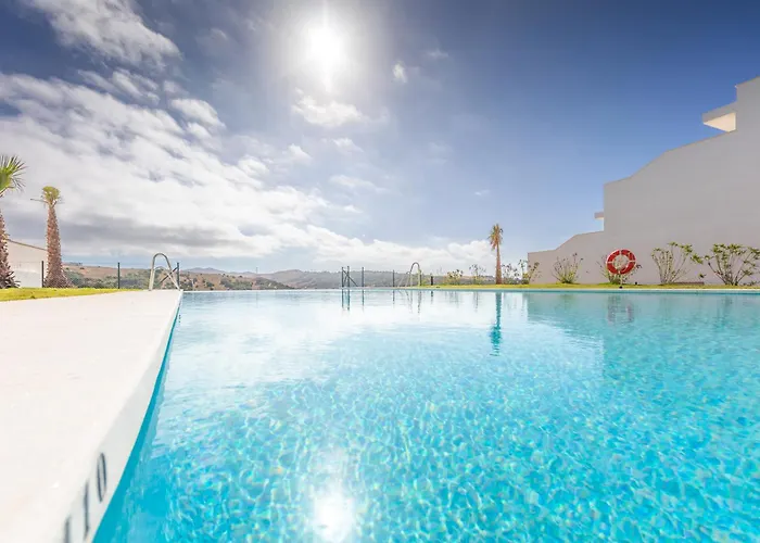 Stunning Views, Terrace, Pool, Wifi & Near Centre شقة